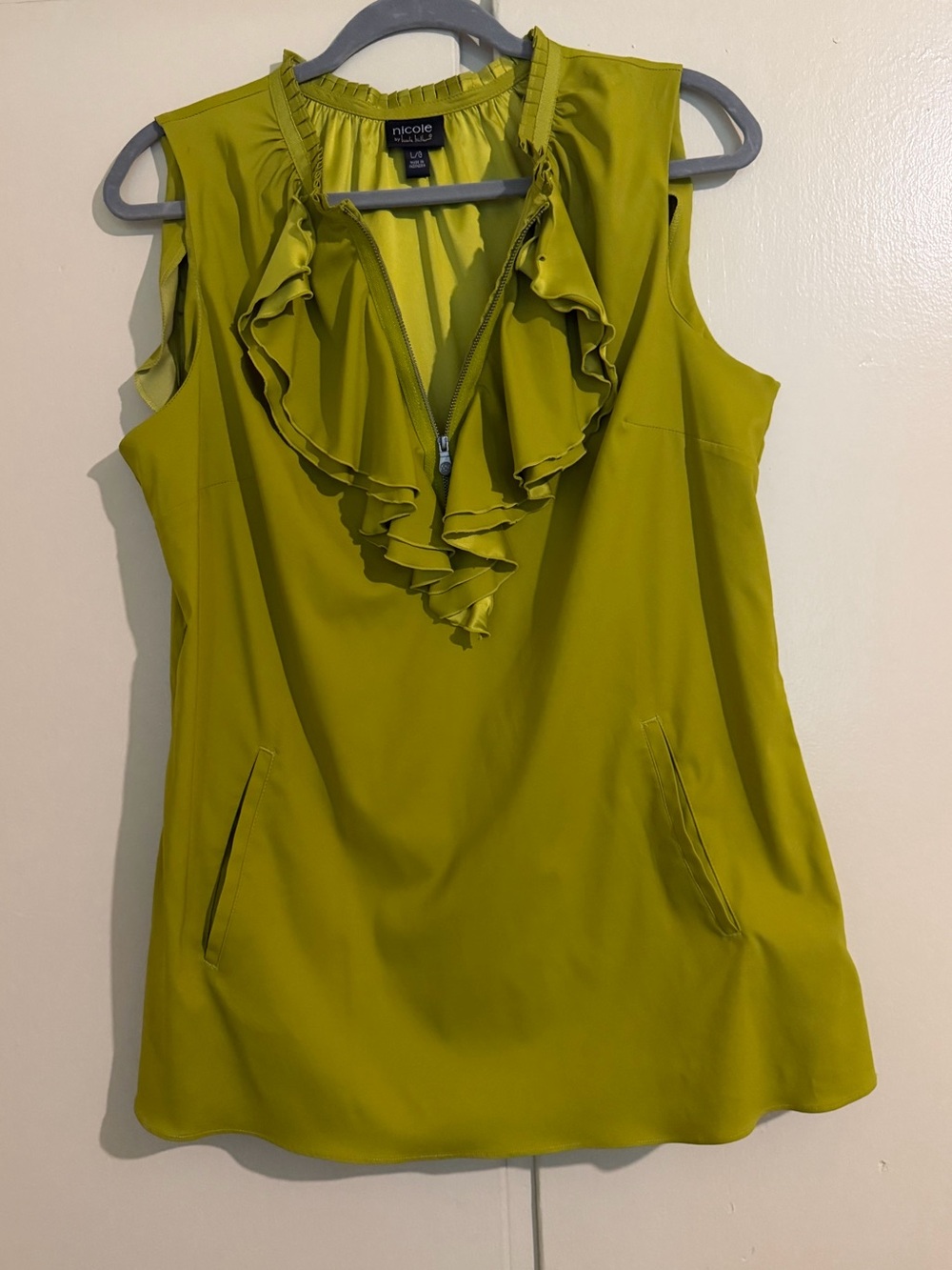 Never worn cute flowy sleeveless ruffled neck blouse with pockets.